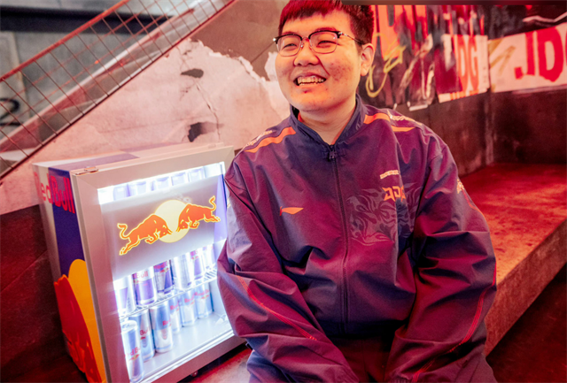 九游体育官网Scout回归赛场，比分优势明显首场状态亮眼，巴塞罗那观众沸腾！的简单介绍